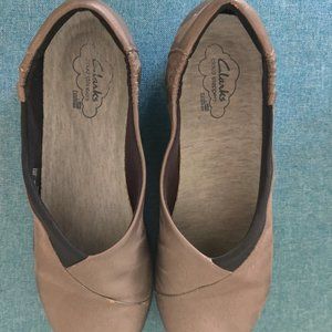 Clarks Cloud Steppers (size 8) - In the Original Box